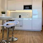 Great Sea View Apartment, Near The Beach, With Ac And Pools Lejlighed